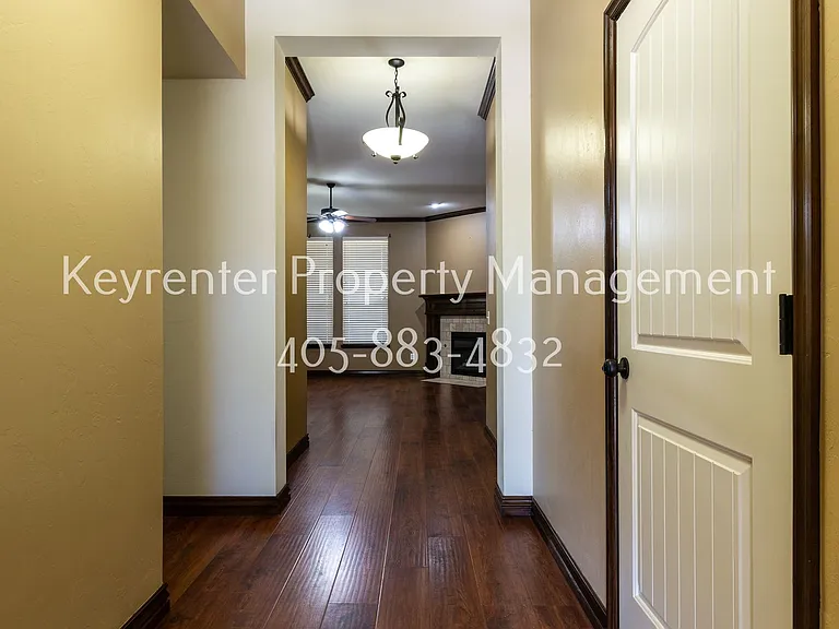 2405 SW 138th St — Photo 2