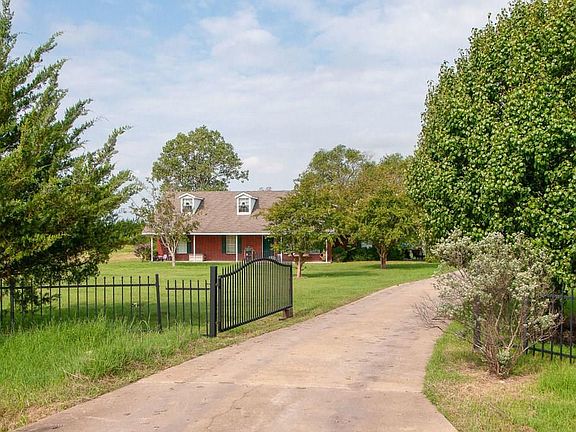 3rd image of 101 Otter Ln