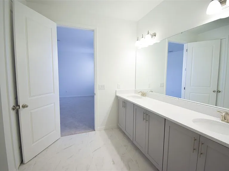 2370 Lancashire St — Photo 22