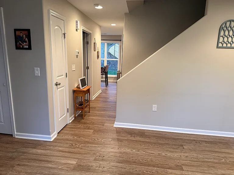 1048 Preston St — Photo 4