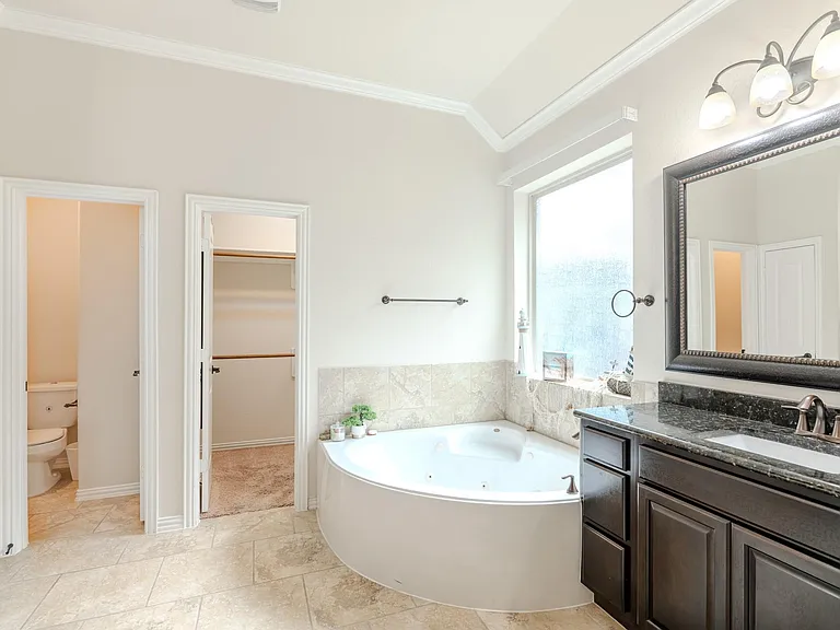 14 Arrowfeather Pl — Photo 21