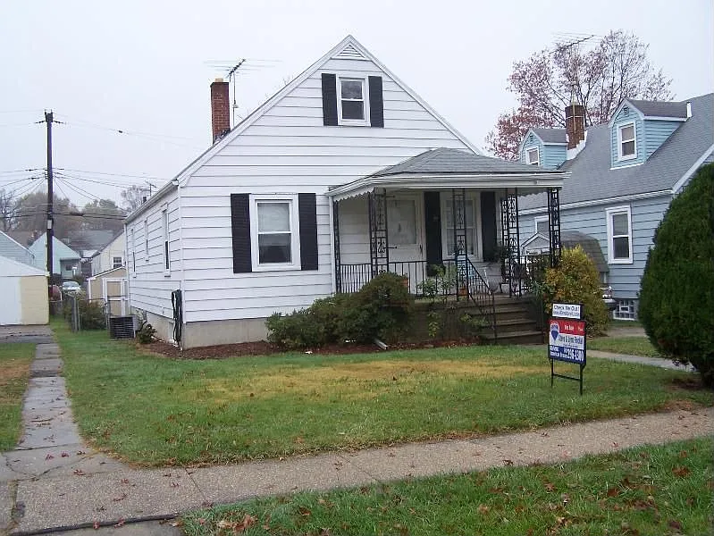 2513 Canterbury Rd photo 1