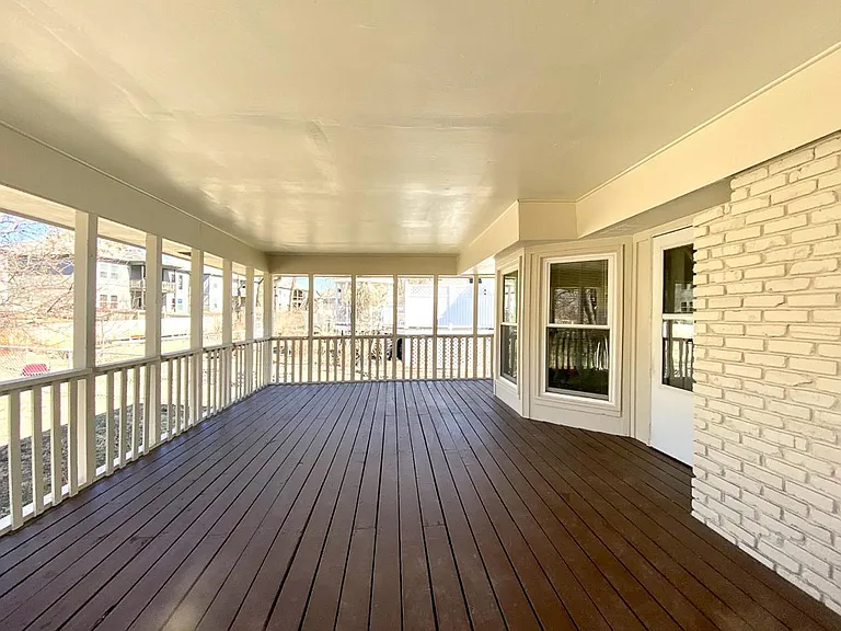 100 NE 101st Pl — Photo 25