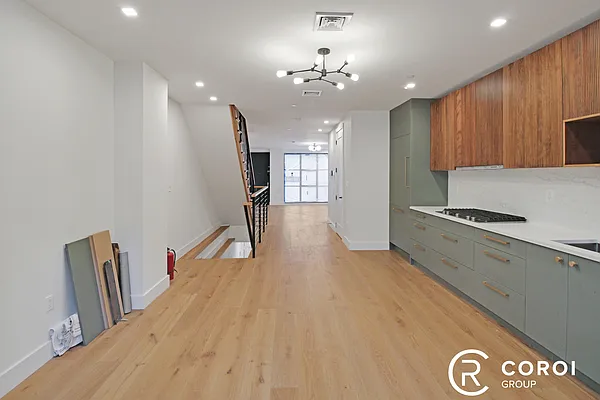 Rented by Coroi Corp | media 27