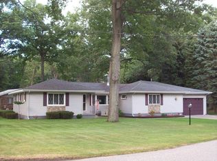 6084 W Curtwood Rd, Ludington, MI 49431