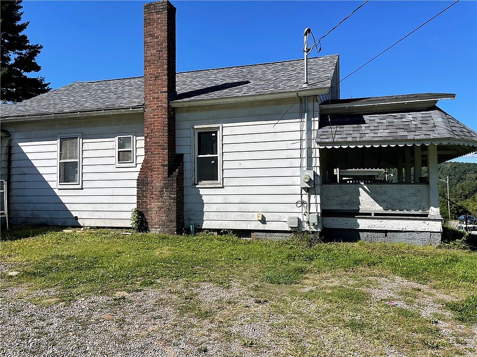 2nd image of 219 E 2nd St