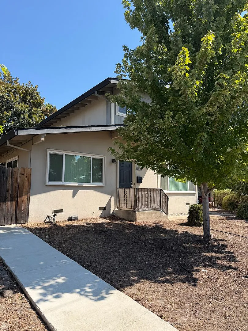 Updated Duplex In Sacramento!! — Photo 2