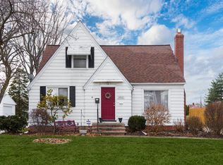 3910 W 210th St, Fairview Park, OH