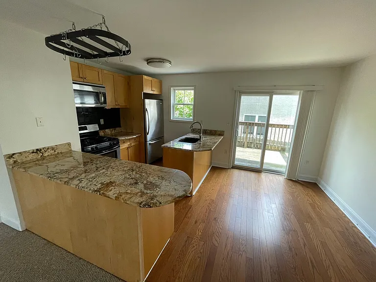406 Leverington Ave #F — Photo 8