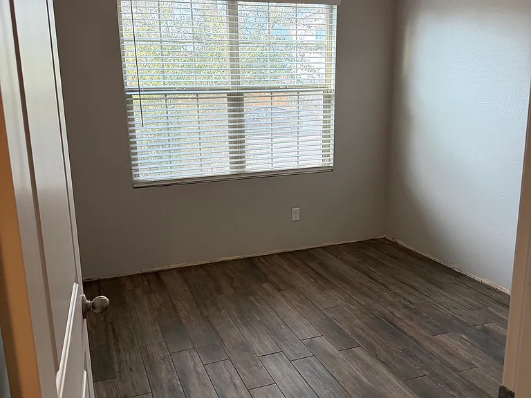 20001 W Woodlands Ave — Photo 10