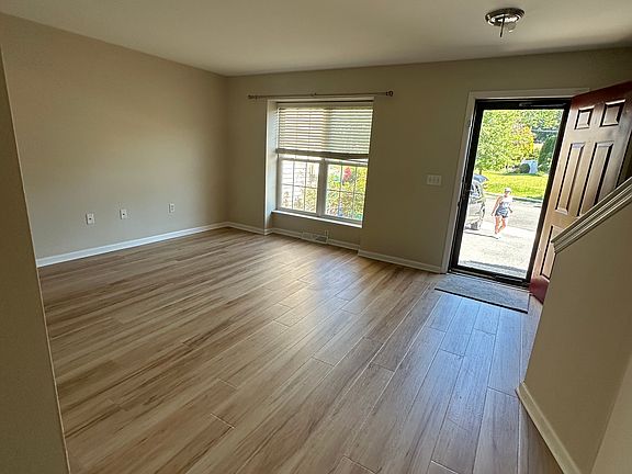 3rd image of 20 Woodmyre Ln