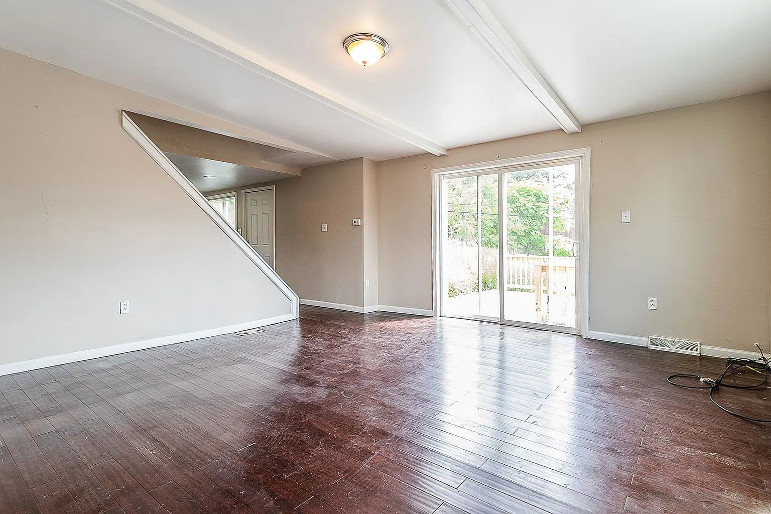 635 McLain St photo 1