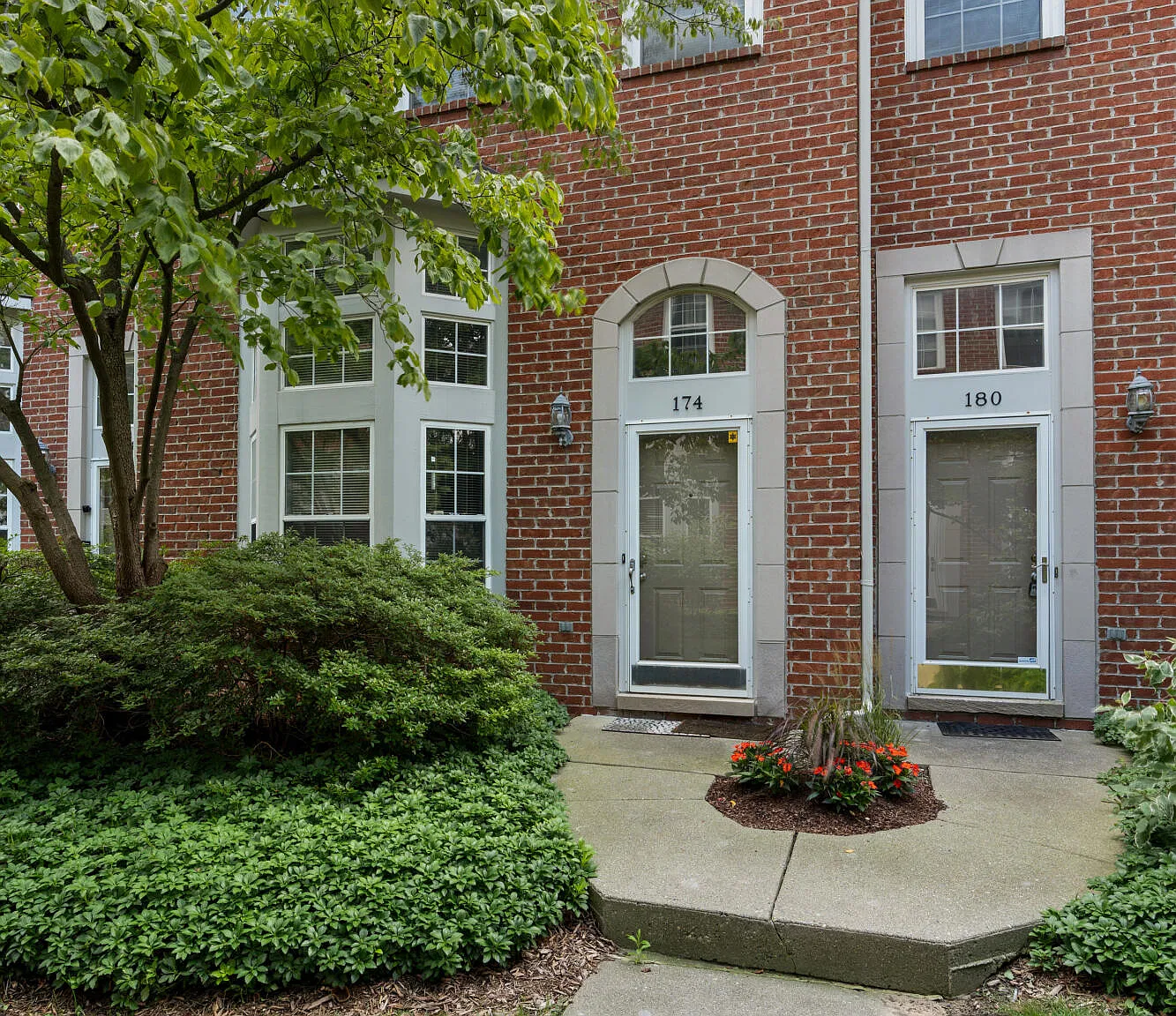 2 bed, 2.5 bath, 1135 sqft, $2,700 — Photo 3