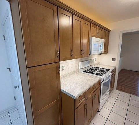 4th image of 11 Sunnyfield Rd