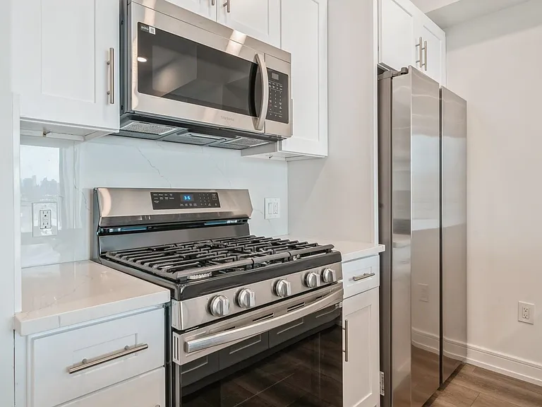 32 Jones St #503 — Photo 11