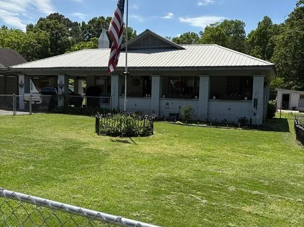 365 N River St, Centre, AL 35960
