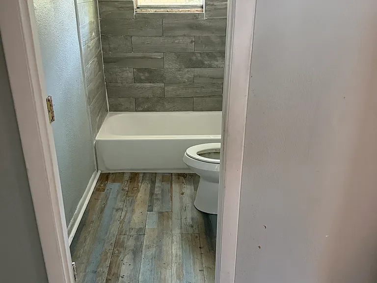 2115 Broadway Ave — Photo 6