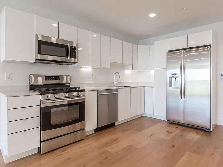 250 Meridian St #608 — Photo 16