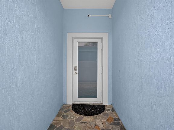 3rd image of 1608 Monmouth Ln
