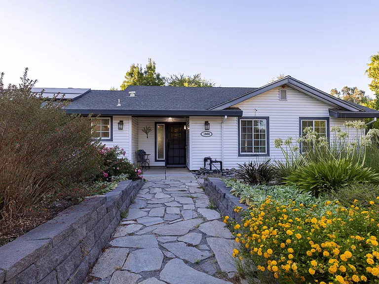 1989 Claimstake Ct — Photo 2