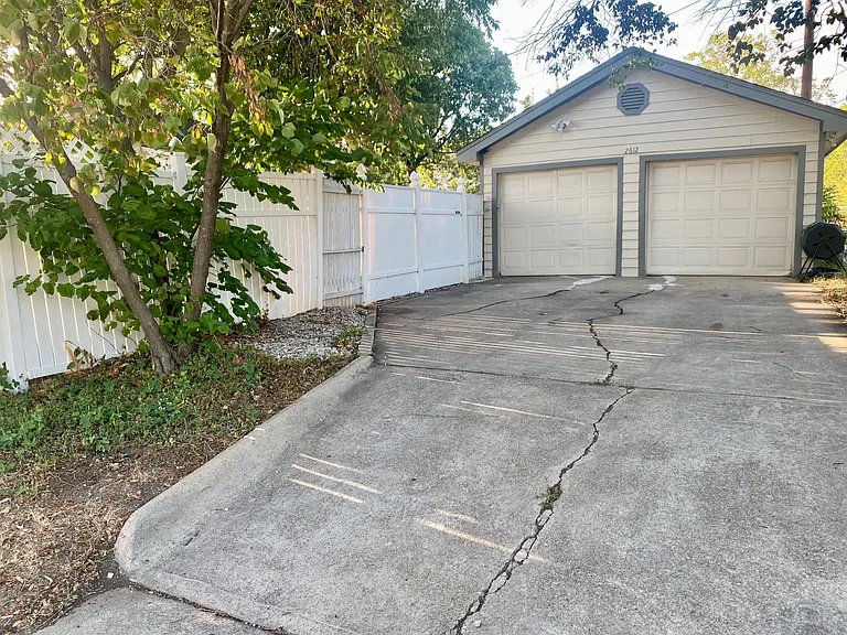 2612 Benbrook Blvd — Photo 25