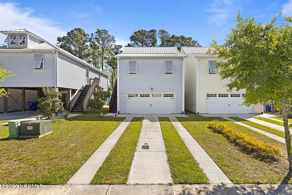 3 bed, 3.0 bath, 1522 sqft, $2,300 — Photo 1