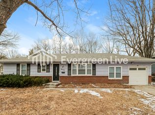 9318 Fairwood Dr, Kansas City, MO 64138
