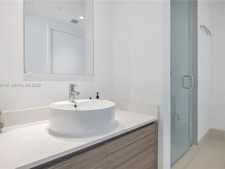 121 NE 34th St #2111 — Photo 8