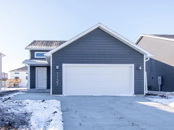 1127 Marlys Dr W, West Fargo, ND 58078