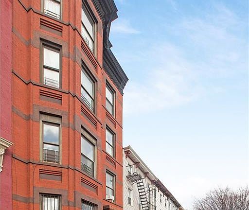 4th image of 133A Quincy St