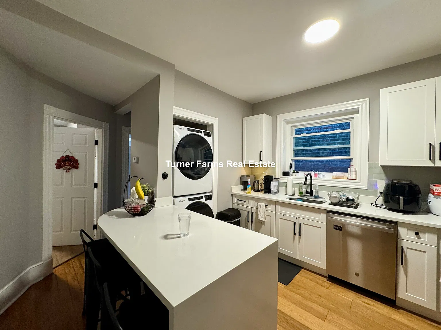 4 bed, 9999 sqft, $8,500 — Photo 3