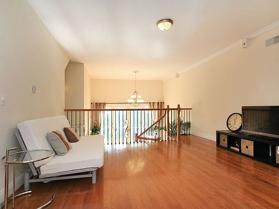 5th image of 916 Undercliff Avenue