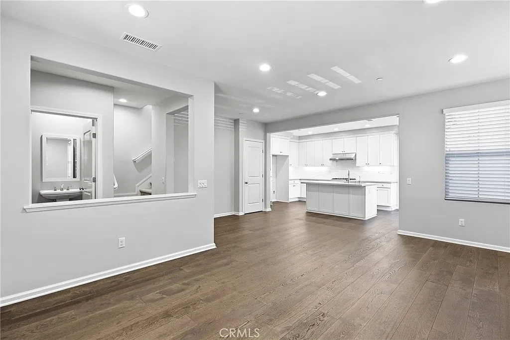3 bed, 3.5 bath, 1813 sqft, $4,800 — Photo 1