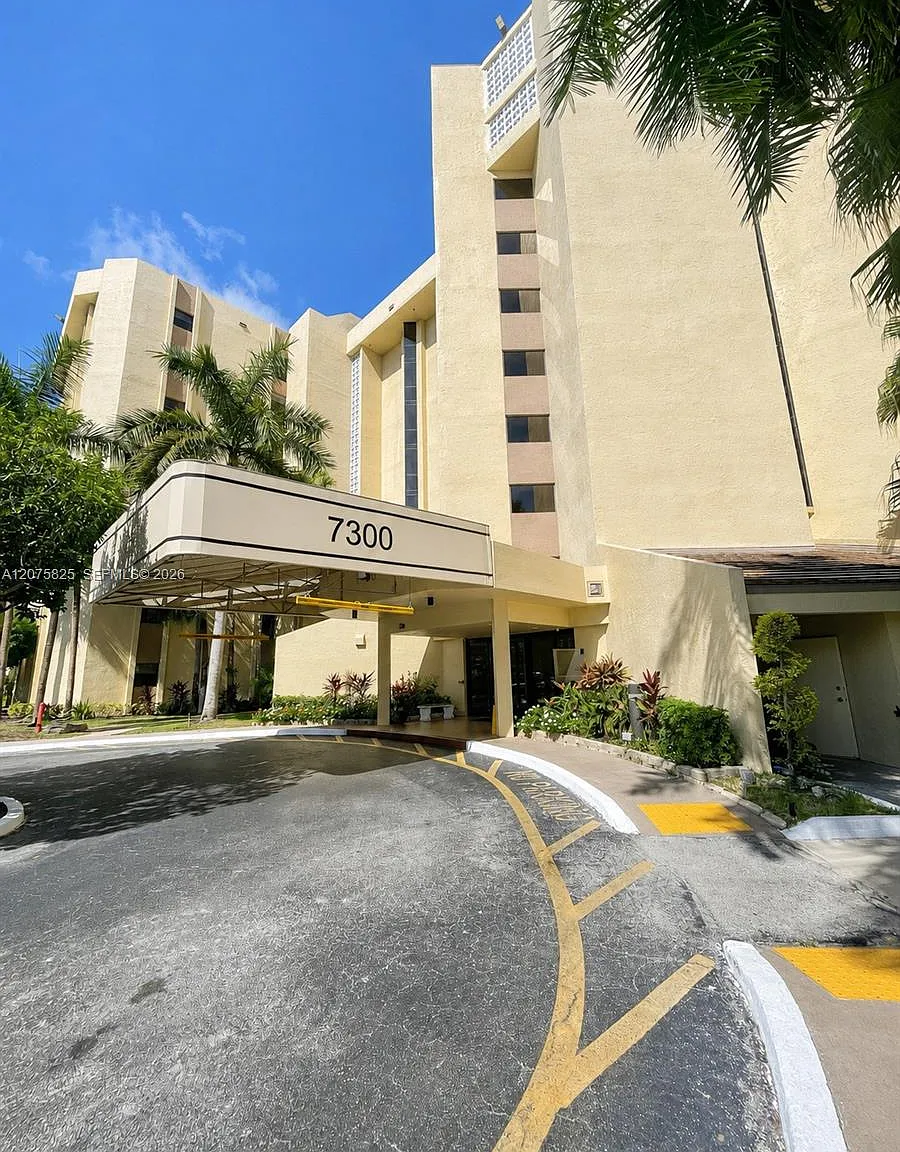 Environ Towers Ii Condo — Photo 1