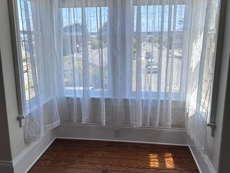 942 G St — Photo 37