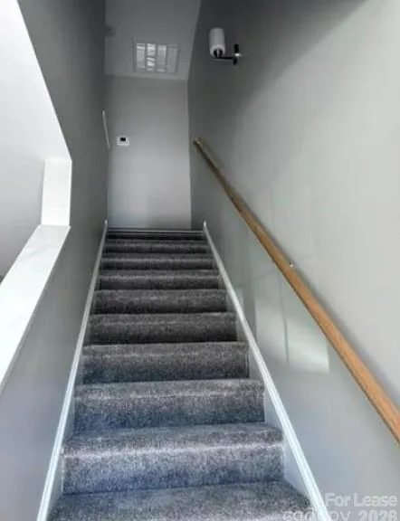 407 N Maple St — Photo 3