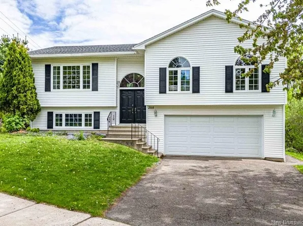 205 Kimble Dr, Fredericton, NB E3B 6L3