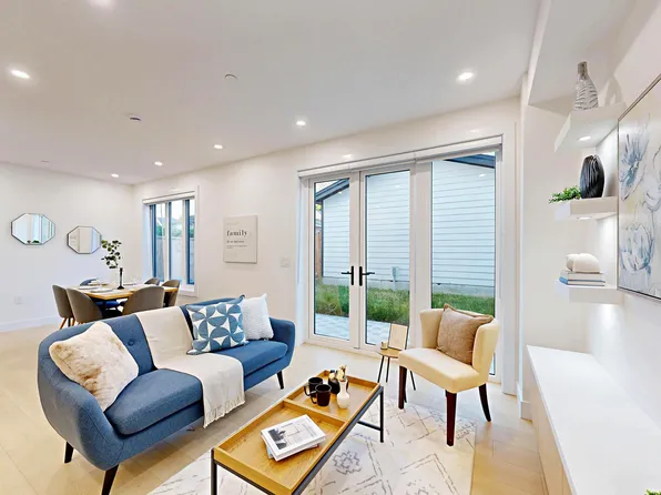 3425 Archimedes St #2, Vancouver, BC V5R 4W4