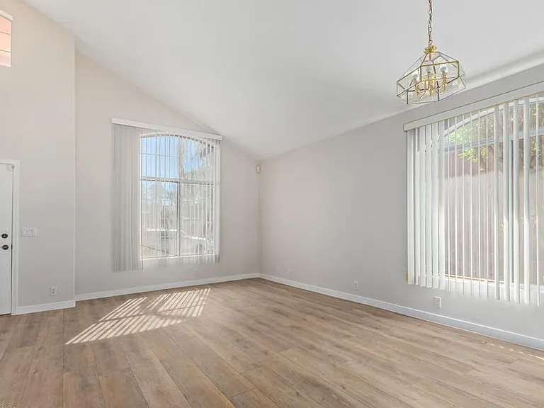 1338 E Grovers Ave — Photo 12