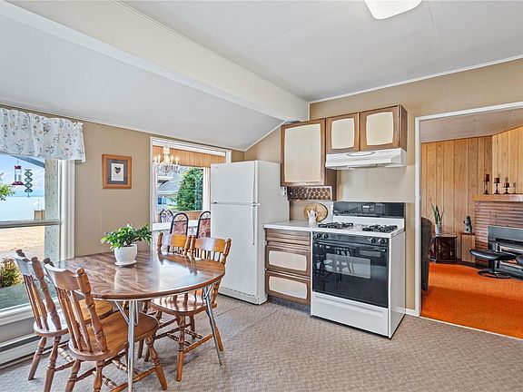4th image of 35 Bowser Rd