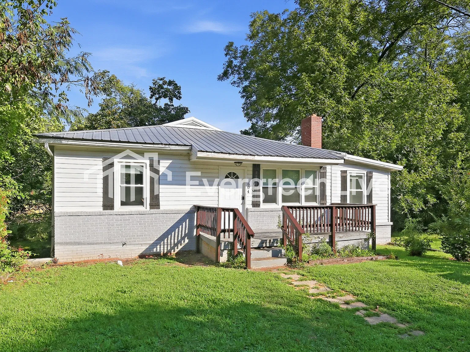 3 bed, 2.0 bath, 1383 sqft, $1,245 — Photo 2