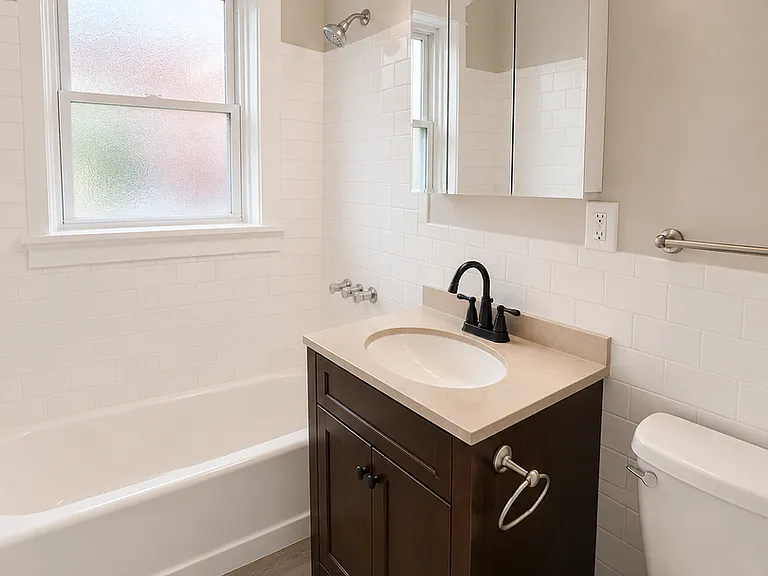 5335 Bancroft Ave — Photo 2