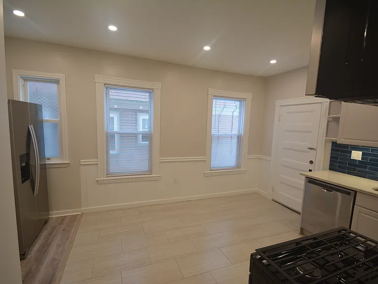31 Claybourne St #1 — Photo 11