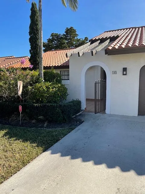 3 bed, 2.0 bath, 1551 sqft, $3,600 — Photo 2