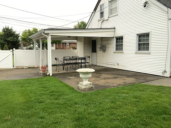 4th image of 302 Fairfield Ave