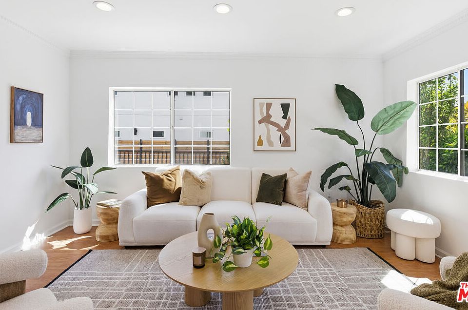 1st image of 640 Parkman Ave