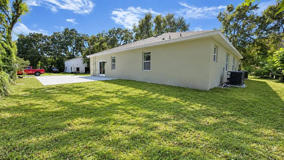 3 bed, 2.0 bath, 1398 sqft, $1,999 — Photo 4