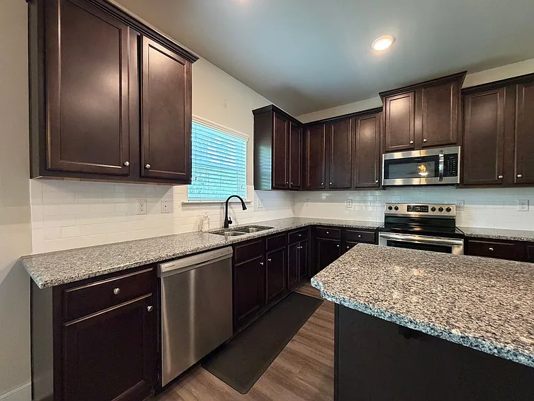61 N Village Cir — Photo 7