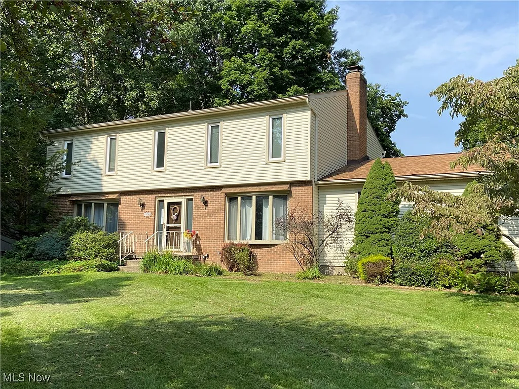 220 Fawnwood Dr photo 1