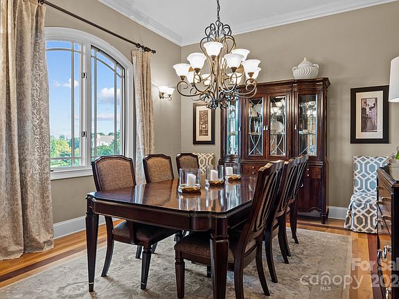 4th image of 24 Mill Crest Dr
